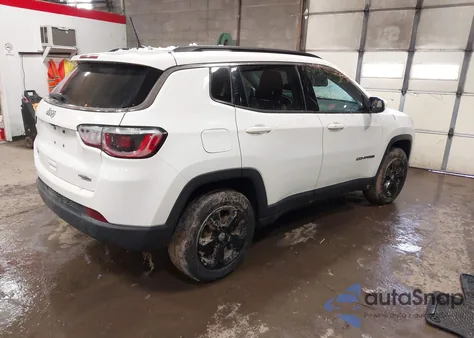 2019 Jeep Compass Latitude 4X4 z USA, uszkodzony, nr VIN 3C4NJDBBXKT813490
